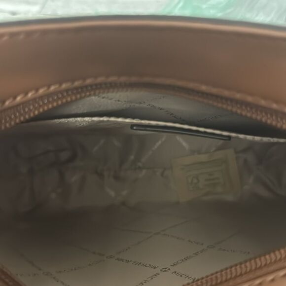 Michael Kors Jet Set Travel Metallic Messenger Bag NWT - Picture 13 of 16